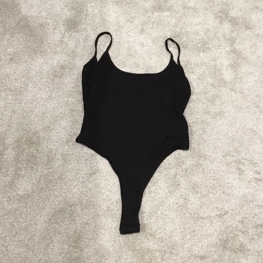 SHEIN Black Ribbed Scoop Neck Bodysuit